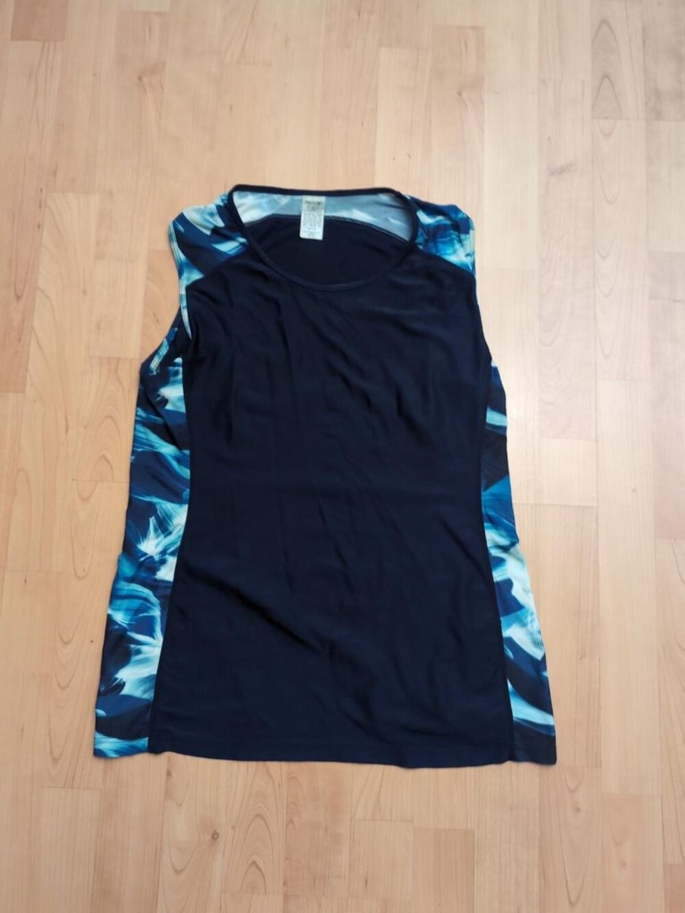 ModLi swimming sleeveless top size medium